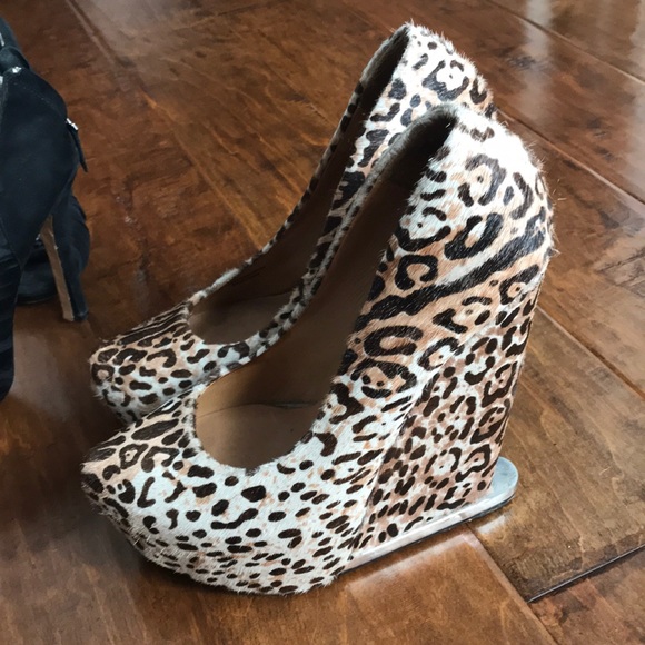 LAMB cheetah heels - Picture 2 of 3